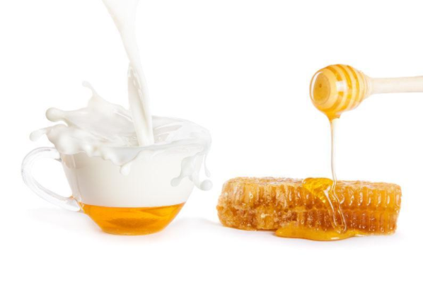 蜂蜜和牛奶能不能混合在一起喝