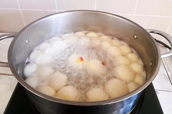 煮汤圆是冷水下锅还是热水下锅,速冻汤圆怎么煮是正确的
