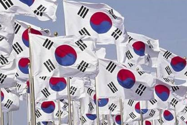 韩国国旗是谁设计的中国人马建忠设计的吗，韩国国旗的含义和象征