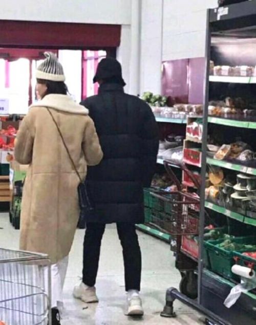 杨洋乔欣真的在谈恋爱吗？杨洋乔欣疑被偶遇挽手逛超市照片曝光