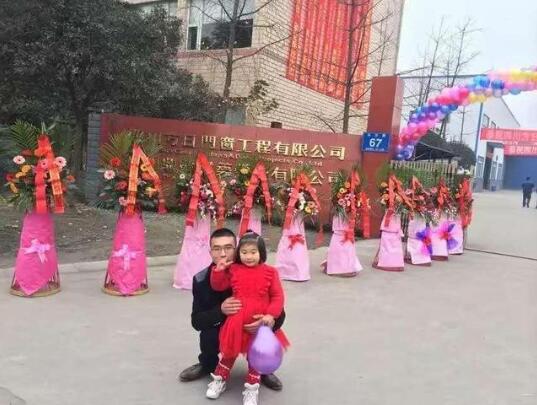 千万富翁破产卖冰粉 “人走茶凉”后依旧怀揣梦想