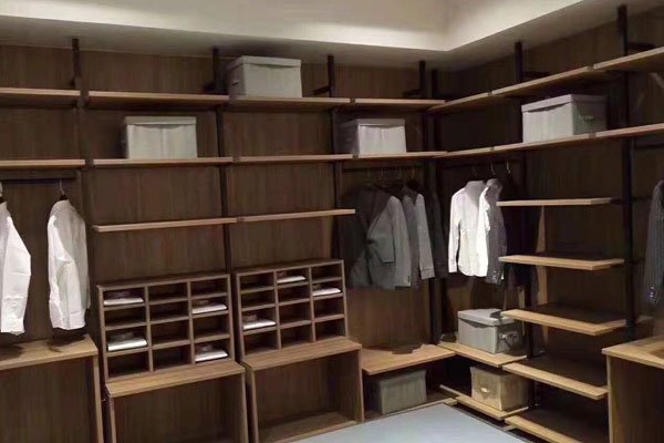 扛着品如的衣柜是什么梗 一堆衣服吐槽骚气满满