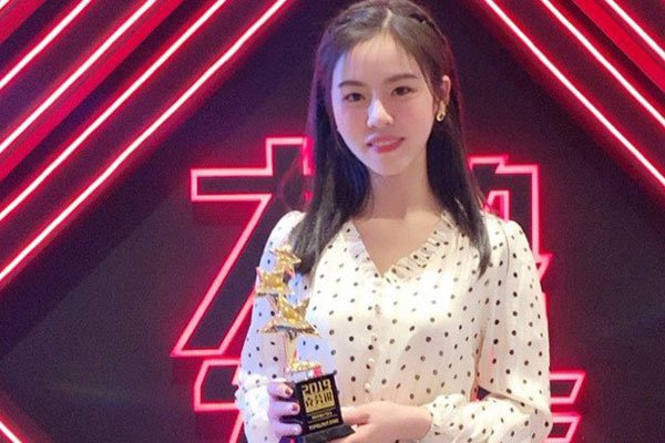祝晓晗和大纯是父女么 这操作跟亲爹一样一样的