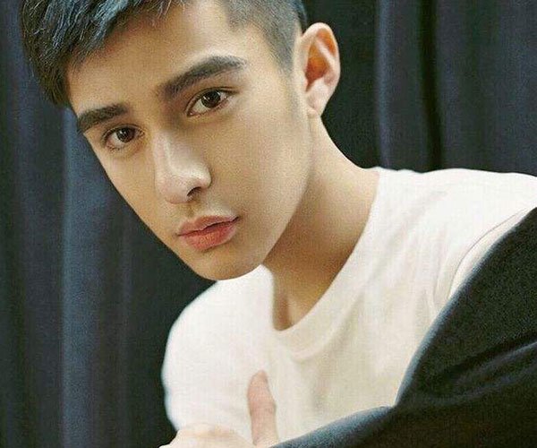 廖劲锋和李佳琦好像是一个人吗 李佳琦的付出终于得到了回报
