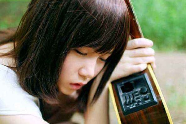 本兮坠楼现场视频真假 生前不火“死”后疯魔的事这有