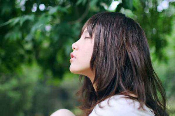 本兮坠楼现场视频真假 生前不火“死”后疯魔的事这有