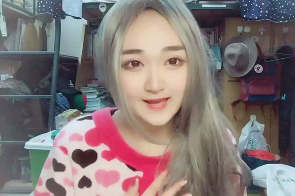 贝拉拉怎么不直播了 别误会！只是换了东家而已