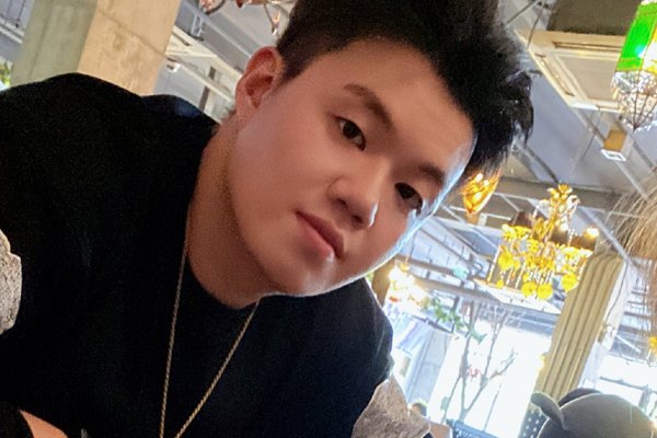 酷酷的滕社会王真实身份 一个备受腾骚扰的男人