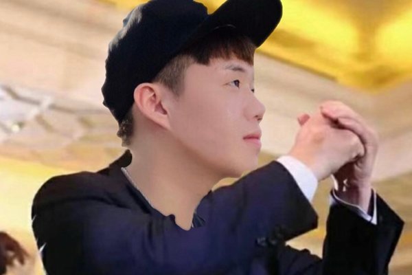 酷酷的滕社会王真实身份 一个备受腾骚扰的男人