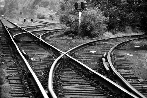 火车和铁轨哪个最先被发明出来?铁路和火车哪个先出现?