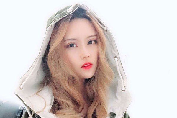 麦小兜的左耳怎么了 不露出来就是有问题吗