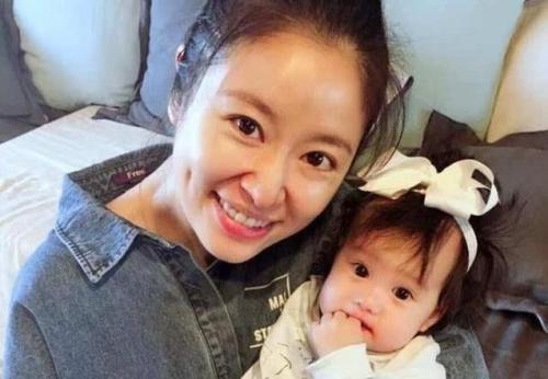林心如二胎几个月了？ 两岁女儿的照片曝光  林心如为何会遭霍建