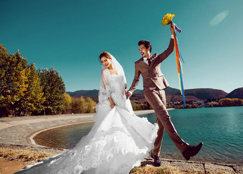 朋友圈怎么发婚礼通知 简洁大方的婚宴邀请短信