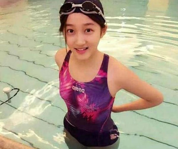 关晓彤性感比基尼 这个话题你真的输了