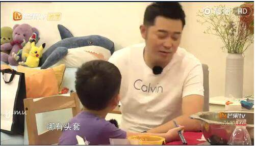 沙溢秃顶后又不秃顶了头发忽多忽少好奇怪!沙溢戴假发看不出来啊