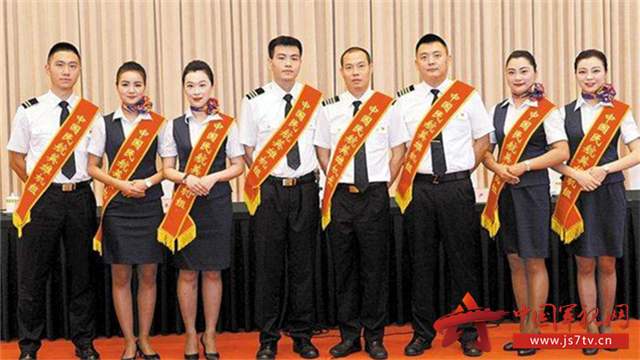 川航8633事件之后空姐和机长能得到多少奖金？机长刘传健工资多少
