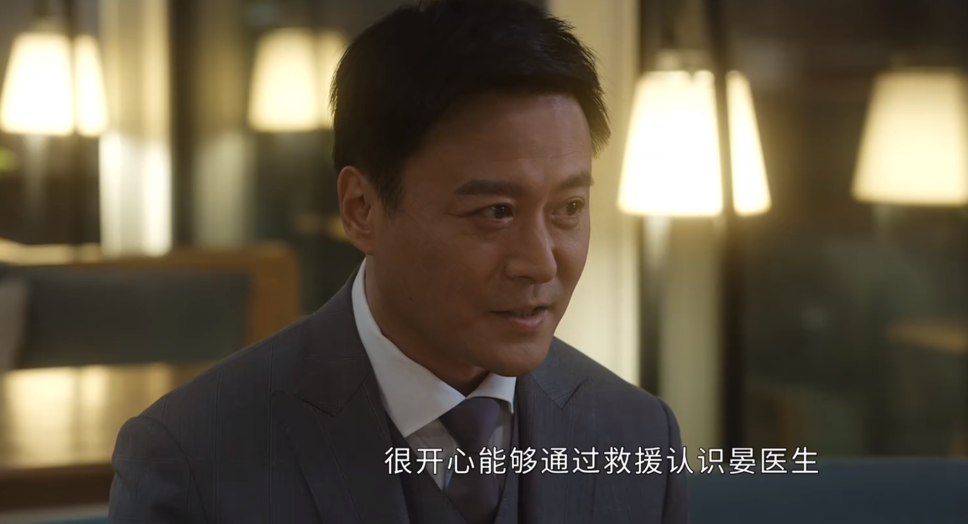 《你好，火焰蓝》漏洞太多：电瓶车用水枪灭火，在烟雾中深呼吸