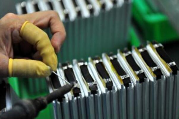 电动车的锂电池蓄电池需要保养吗怎样维护，锂电池充电多久合适