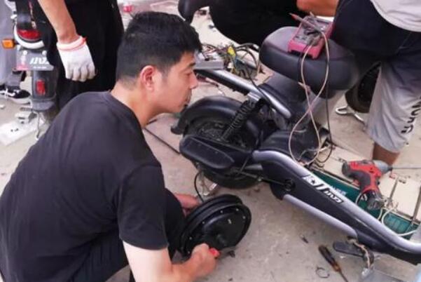 电动车的锂电池蓄电池需要保养吗怎样维护，锂电池充电多久合适