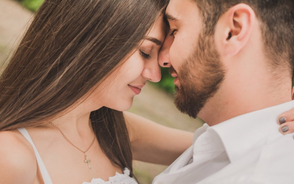 男生谈恋爱不公开是什么意思心里是怎么想，这样的爱情还需要继续吗