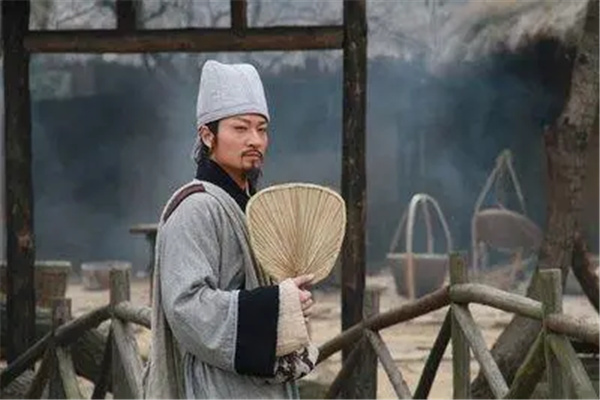 水浒传吴用狗头军师的外号怎么来的，吴用在梁山是什么地位