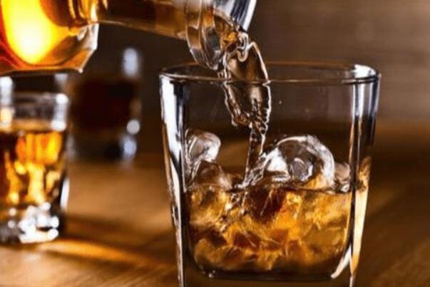 喝什么酒最伤肝最伤身体，什么样的酒喝多了对身体不好？