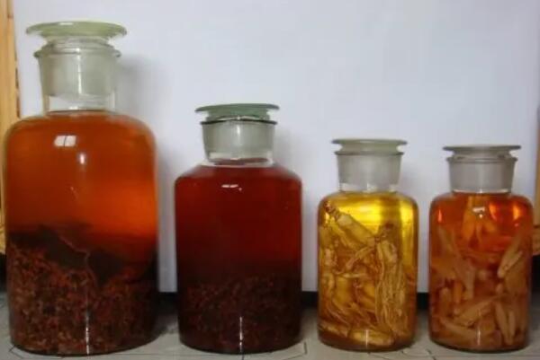 喝什么酒最伤肝最伤身体，什么样的酒喝多了对身体不好？