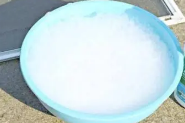 衣服发霉了用什么洗比较好？衣服上的霉斑清除方法小妙招