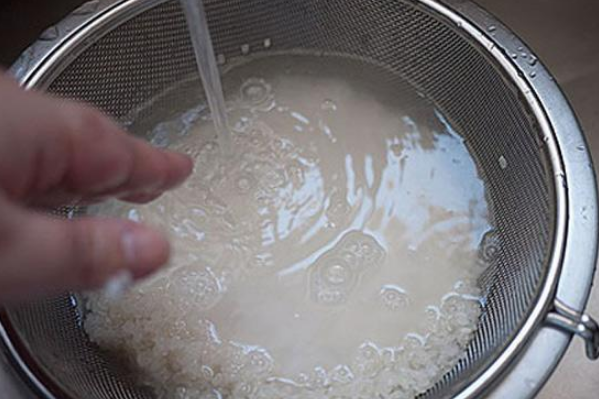 衣服发霉了用什么洗比较好？衣服上的霉斑清除方法小妙招