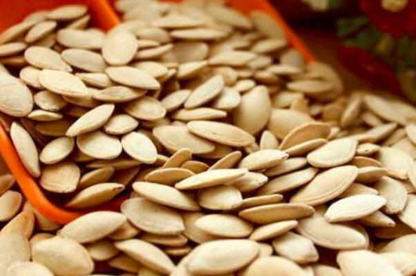 南瓜子生的和熟的哪个营养价值高哪个好？南瓜子仁有啥功效作用