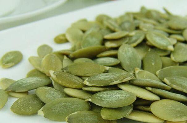 南瓜子生的和熟的哪个营养价值高哪个好？南瓜子仁有啥功效作用