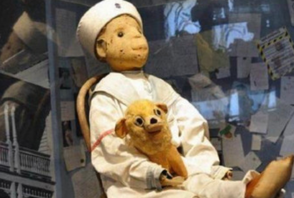 千万不要搜的恐怖事件有哪些？丘吉尔遇鬼狗狗自杀桥劳伯娃娃事件