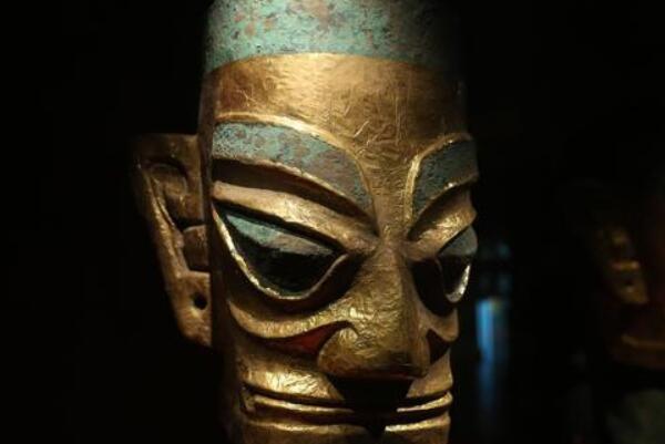 三星堆挖出的文物为什么没有文物记载，到底是属于哪个朝代的