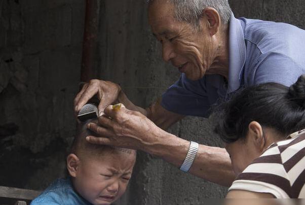 正月里剪头发倒霉一年是真的吗？正月为啥不能剪头发有啥说法