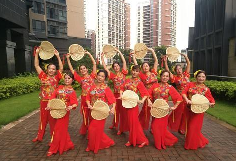 我和阿姨争地盘？广场舞大妈占道跳舞太可恶全民吐槽