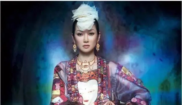 周鹏为啥改名叫萨顶顶？萨顶顶为什么不承认以前叫周鹏？