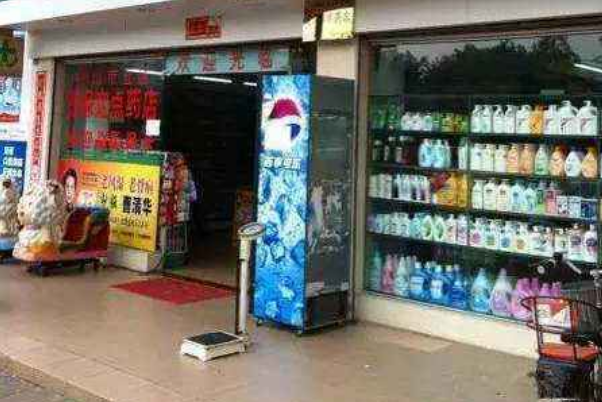 药店门口放一把体重秤的目的是什么？为了吸引人流量吗？