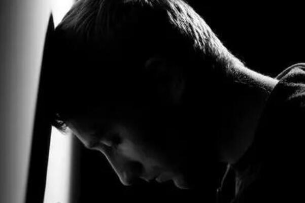 早期得忧郁症的人会出现哪些状况征兆？怎么预防抑郁症出现？