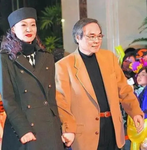 刘雪华为什么独居？62岁刘雪华自曝独居十年24小时开着电视不能关