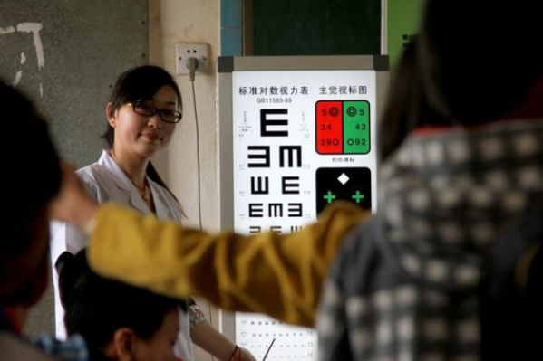 什么原因使近视的人越来越多