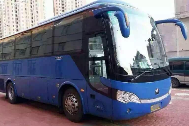 长途汽车为什么那么高的车身，这样设计的目的是什么？