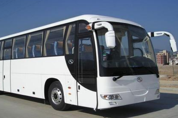 长途汽车为什么那么高的车身，这样设计的目的是什么？