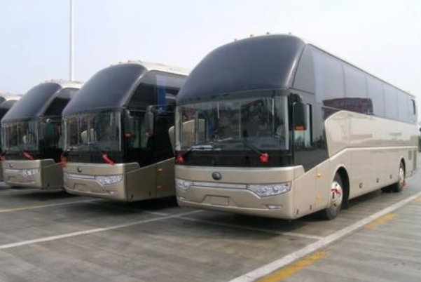 长途汽车为什么那么高的车身，这样设计的目的是什么？