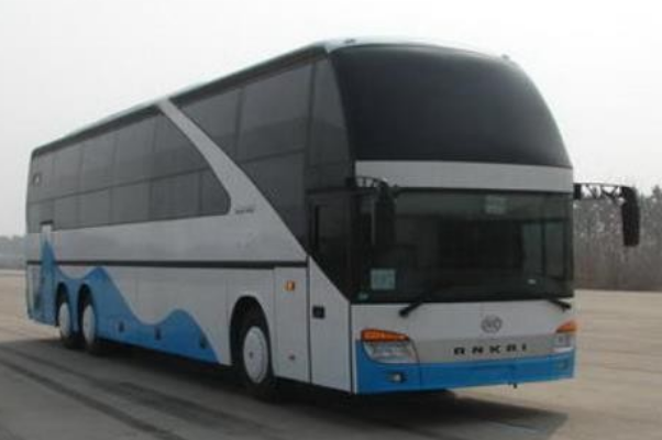 长途汽车为什么那么高的车身，这样设计的目的是什么？