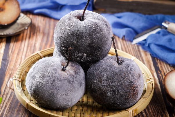 东北冻梨是怎么变黑的?吃冻梨有什么危害吗吃多了会有哪些反应?