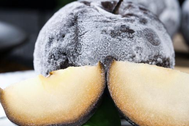 东北冻梨是怎么变黑的?吃冻梨有什么危害吗吃多了会有哪些反应?