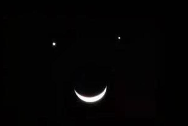 双星伴月是啥意思是什么天文现象怎么形成的？