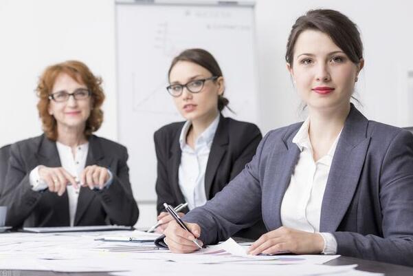 灰领是指什么工作的职场人？白领蓝领金领粉领灰领工资范围是多少？