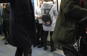 网友竟在地铁偶遇黄晓明，网友：难道不是为了给《琅琊榜2》蹭热