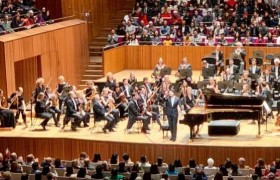 郎朗音乐会娇妻陪伴，爱丽丝个人资料简历是哪里人做啥工作的？